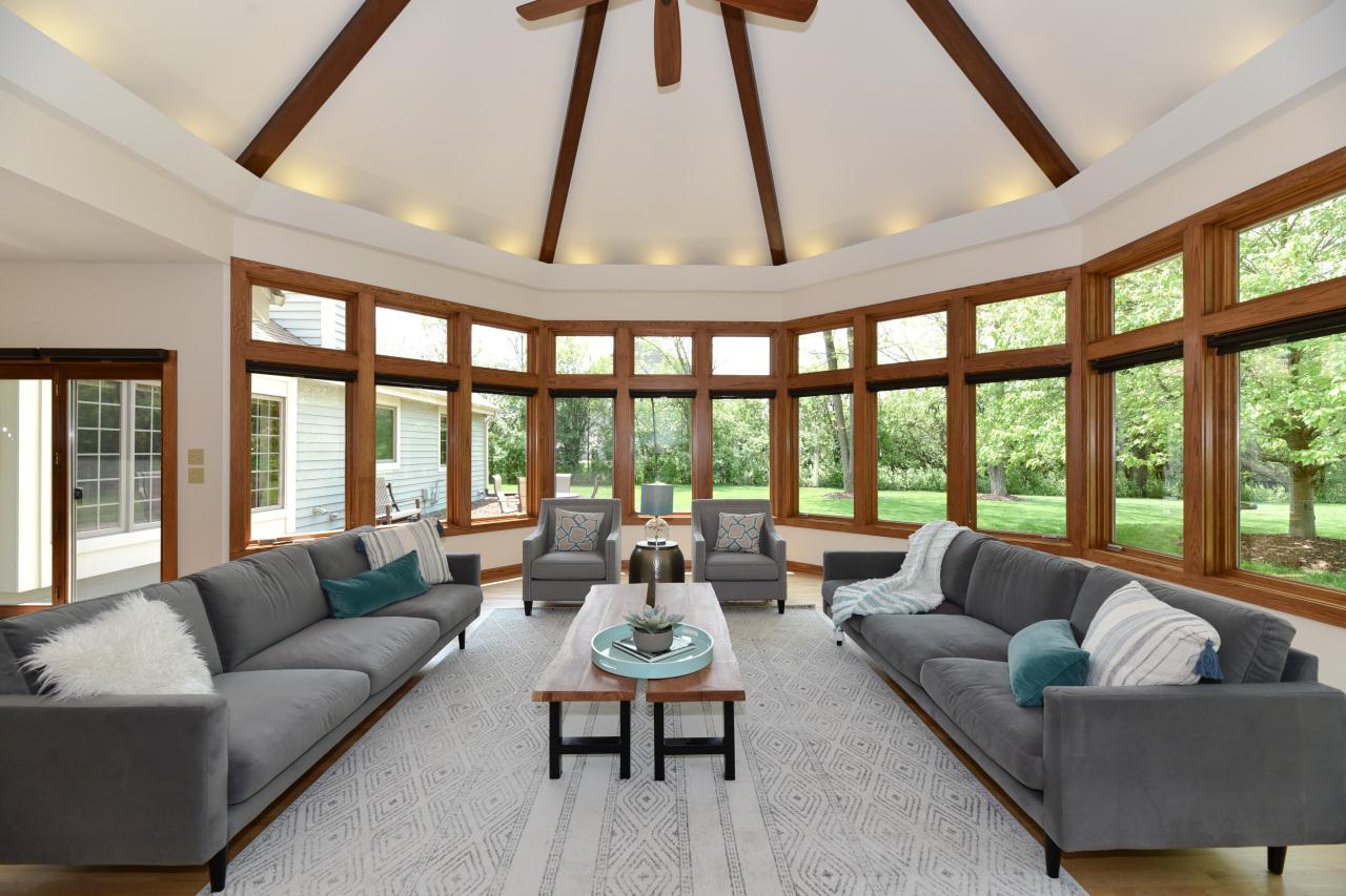 10803 N Sherwood Dr, Mequon, WI 53092