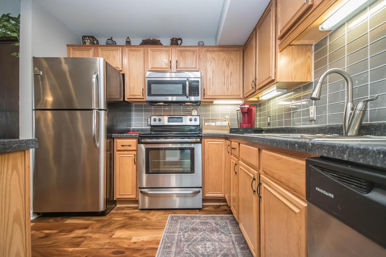 N16W26589 Tall Reeds Ln #G, Pewaukee, WI 53072