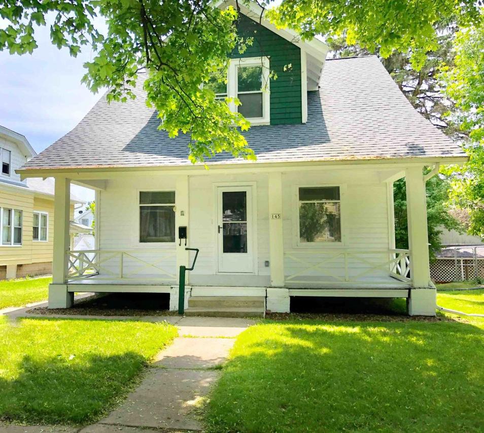 145 Edgewood Ln, West Bend, WI 53095