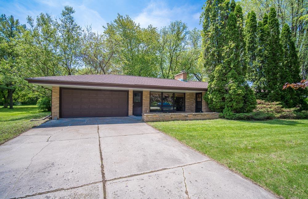 1685 Sharon Ln, Grafton, WI 53024