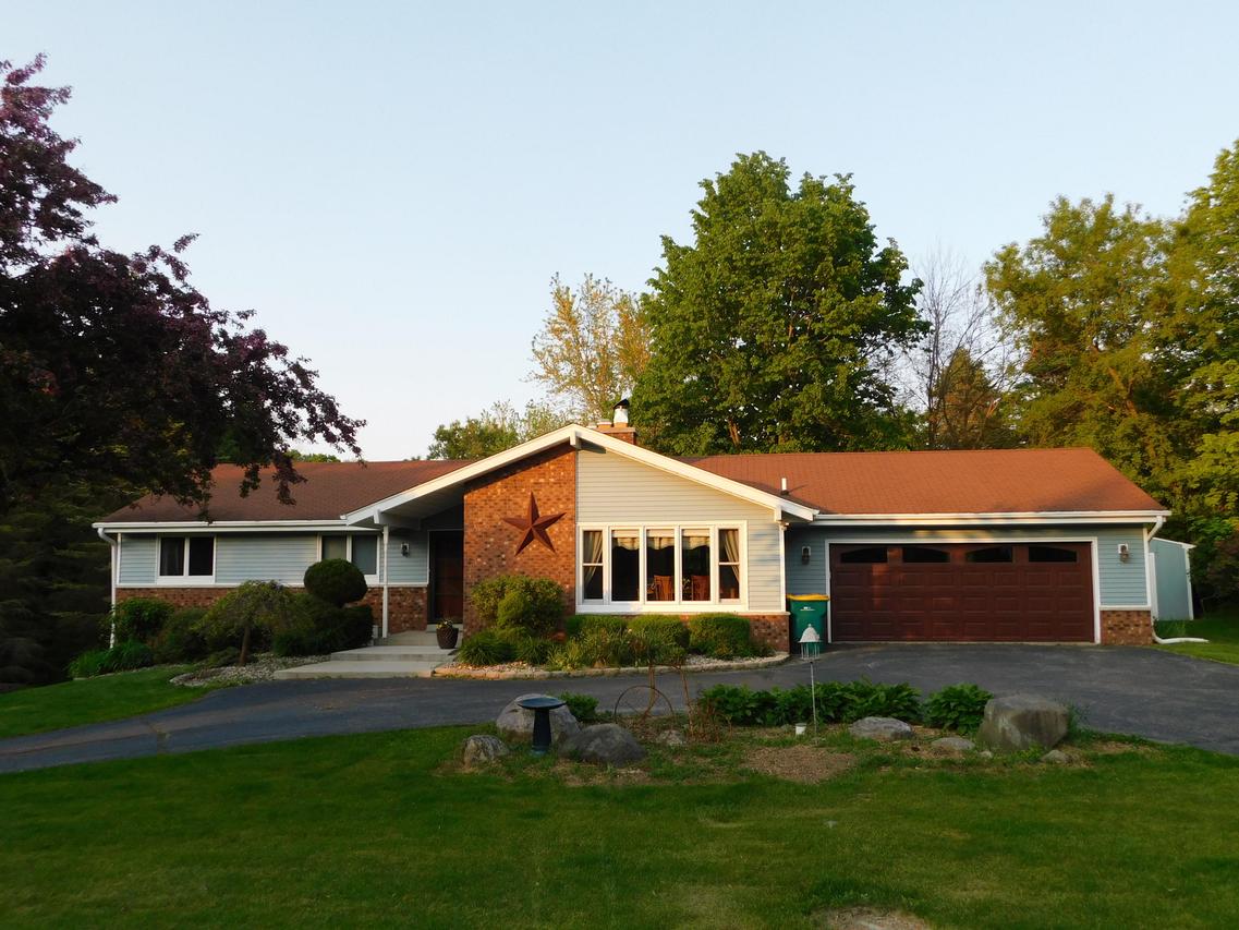 2444 Hannemann Rd, Cedarburg, WI 53024
