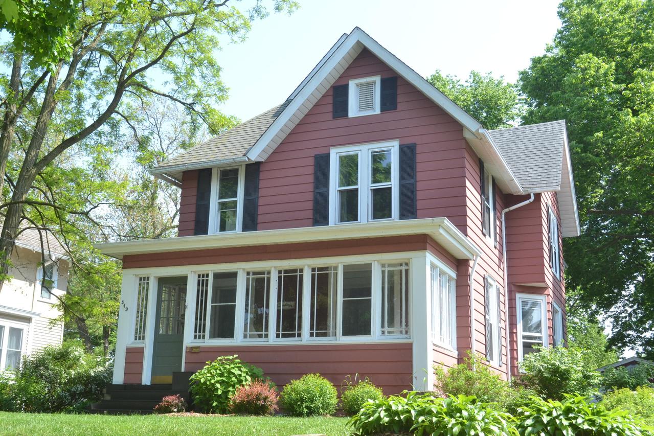 549 W College Ave, Waukesha, WI 53186