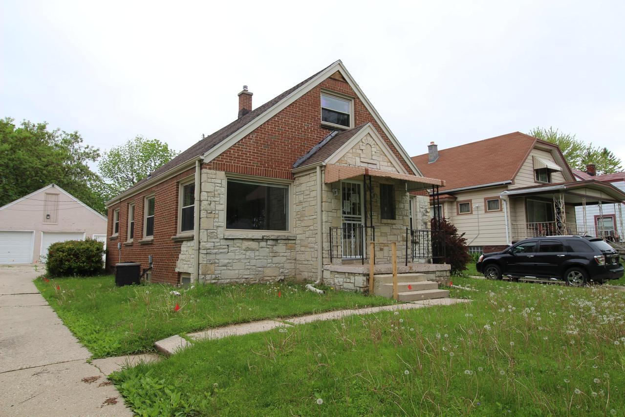 5859 N 41st St., Milwaukee, WI 53209