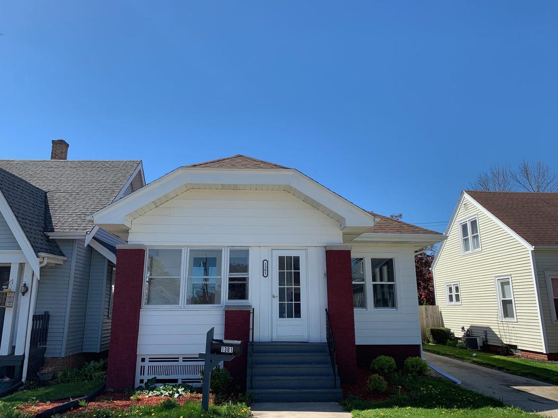 1301 Layard Ave, Racine, WI 53402