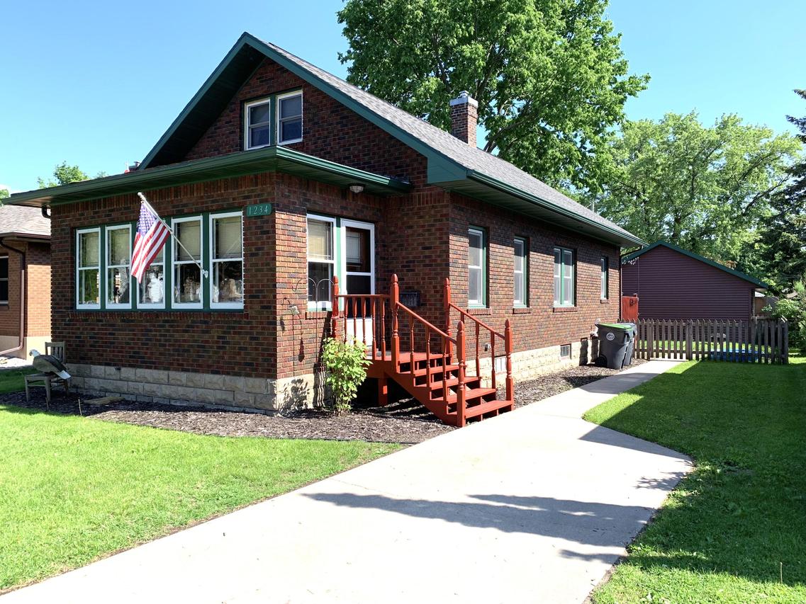 1234 Farnam St, La Crosse, WI 54601