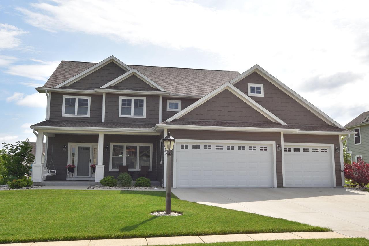 1279 Northview Dr, Oconomowoc, WI 53066