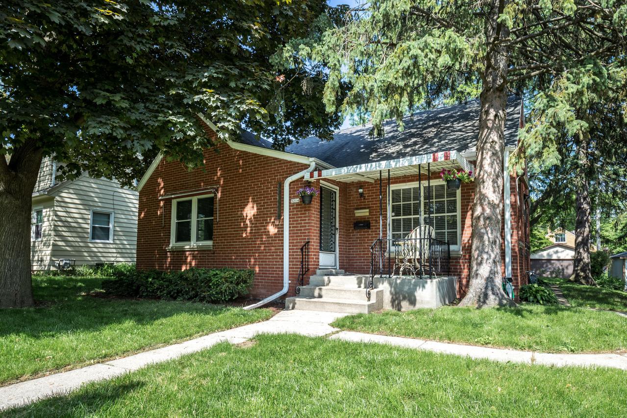 3214 N 82nd St, Milwaukee, WI 53222