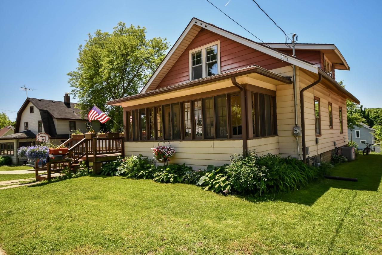 910 N Greenfield Ave, Waukesha, WI 53186