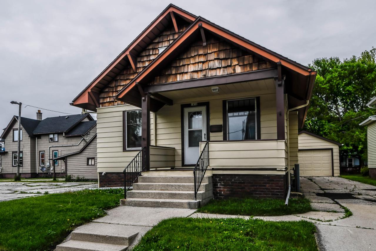 1422 Marie Ct, Sheboygan, WI 53081