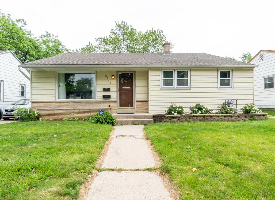 3842 N 83rd St, Milwaukee, WI 53222
