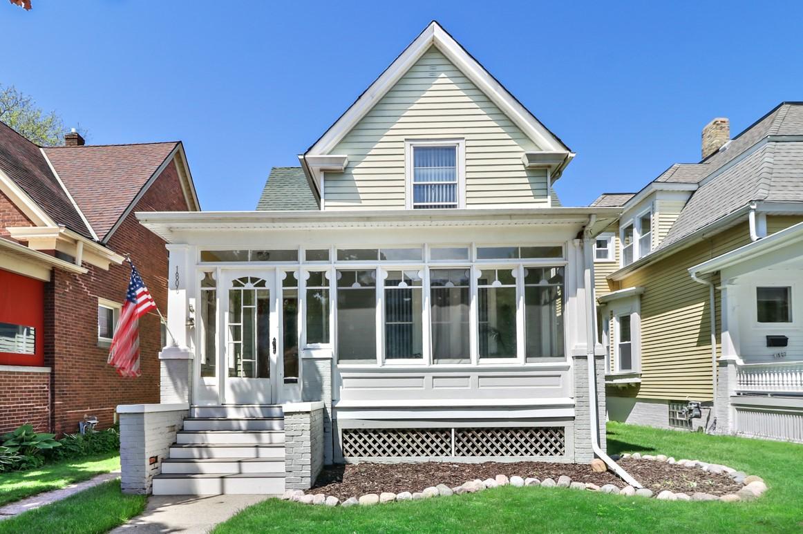 1806 Park Ave, Racine, WI 53403