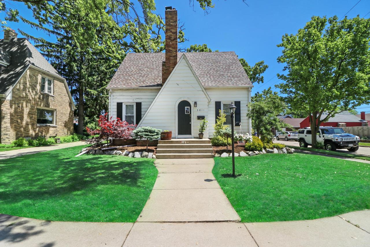 5811 38th Ave, Kenosha, WI 53144