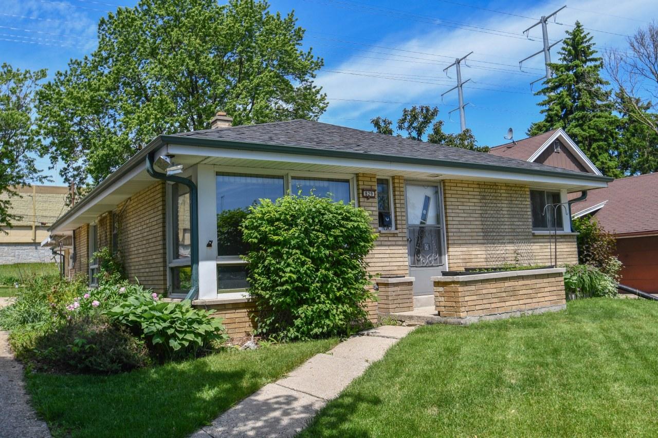 829 S 98th St, West Allis, WI 53214