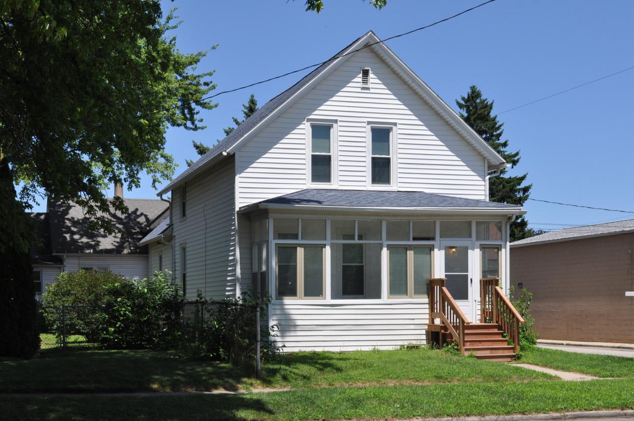 1002 Washington Rd, Kenosha, WI 53140