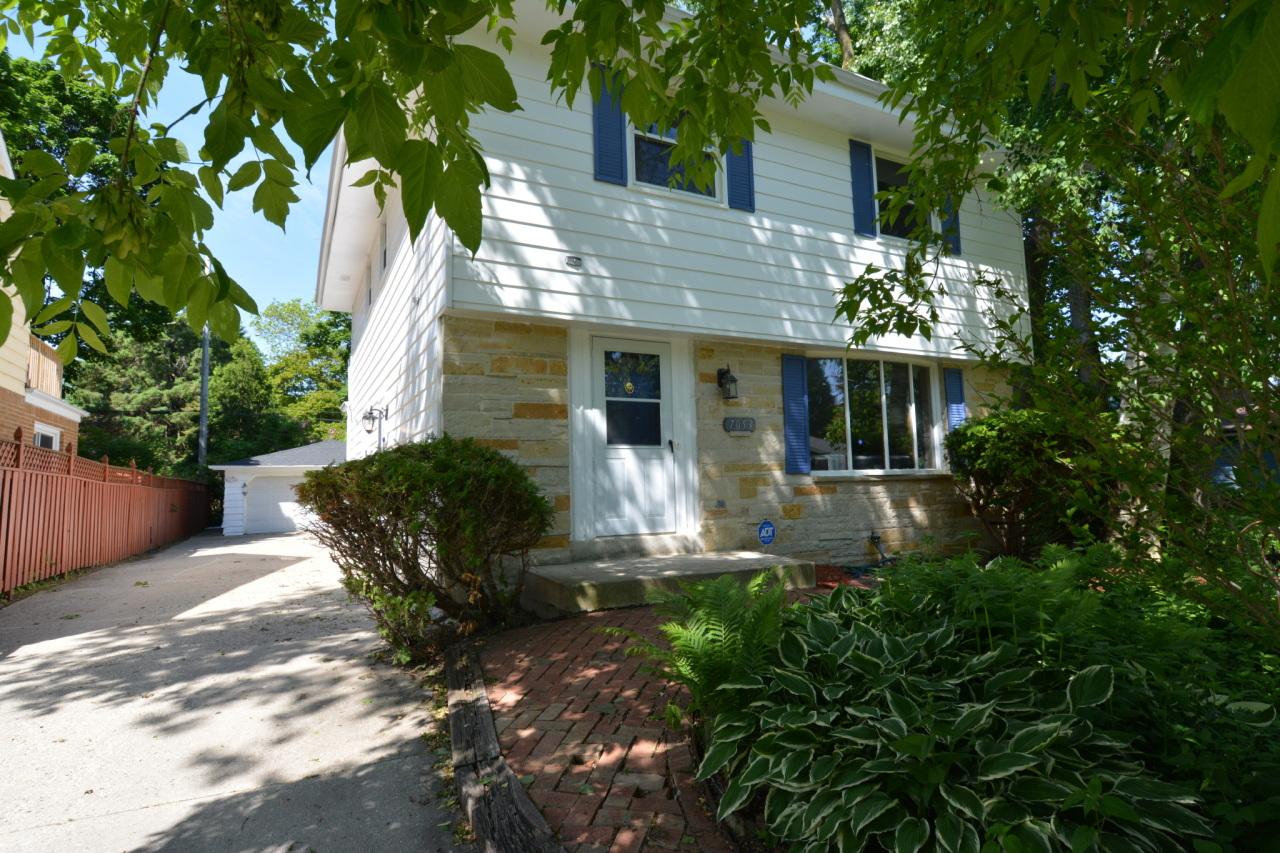 7053 N Longview Ave, Glendale, WI 53209