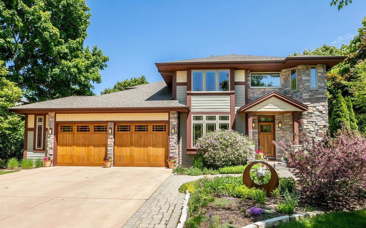 6960 N Lake Dr, Fox Point, WI 53217