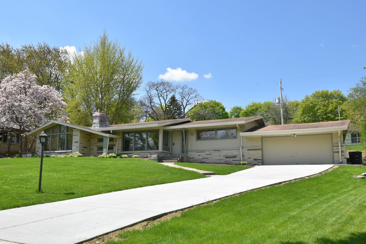 3227 N Menomonee River Pkwy., Wauwatosa, WI 53222