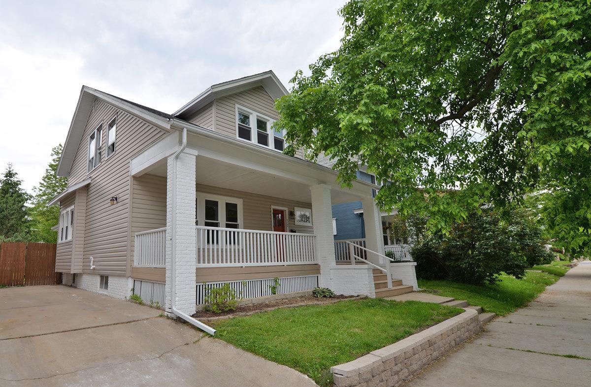 922 Hayes Ave, Racine, WI 53405