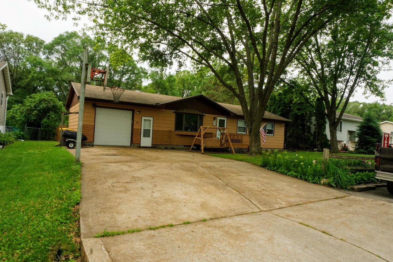 W7027 Pineview Dr., Onalaska, WI 54650