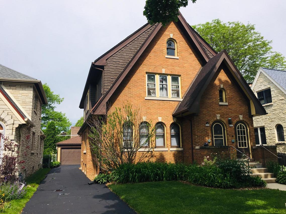 2545 N 62nd St #2547, Wauwatosa, WI 53213