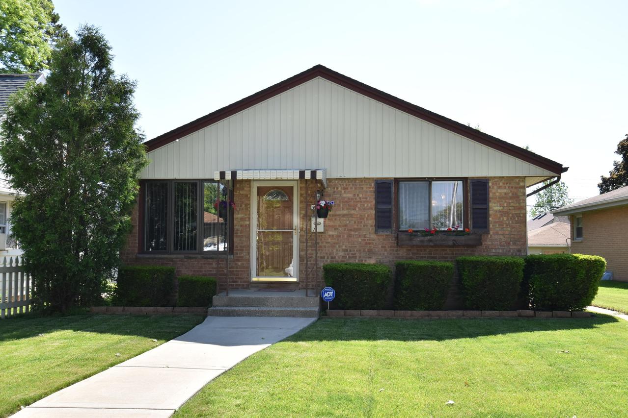 4714 N 78th Ct, Milwaukee, WI 53218