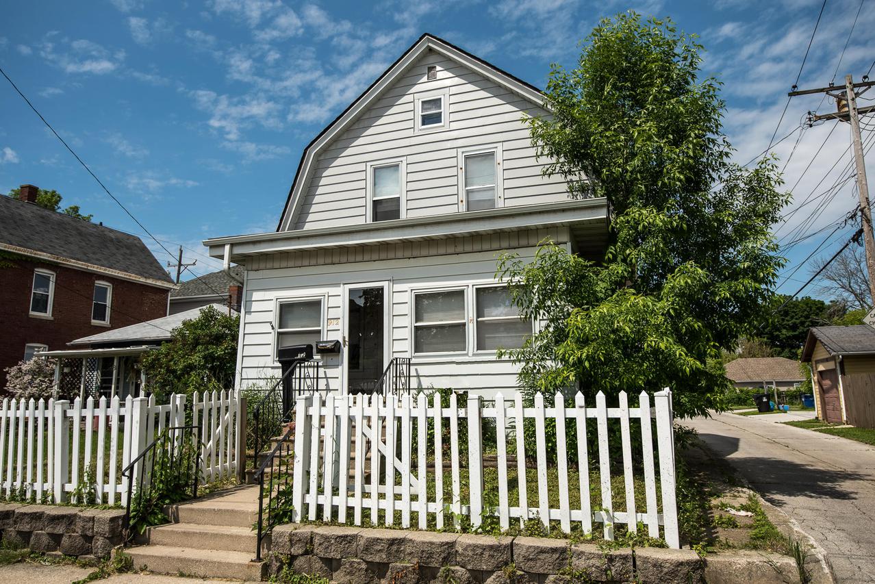 912 Chicago St, Racine, WI 53405