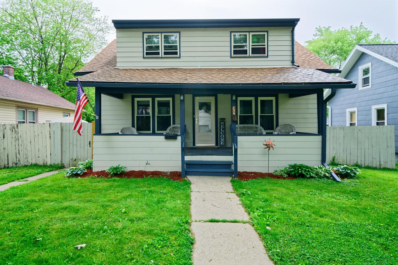 839 Perkins Ave, Waukesha, WI 53186
