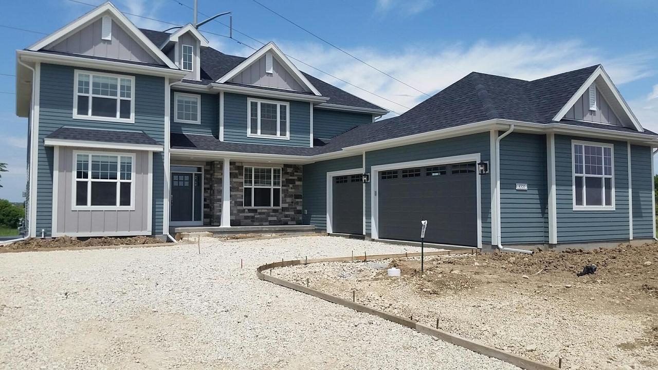 8320 W Mourning Dove Ct, Mequon, WI 53097