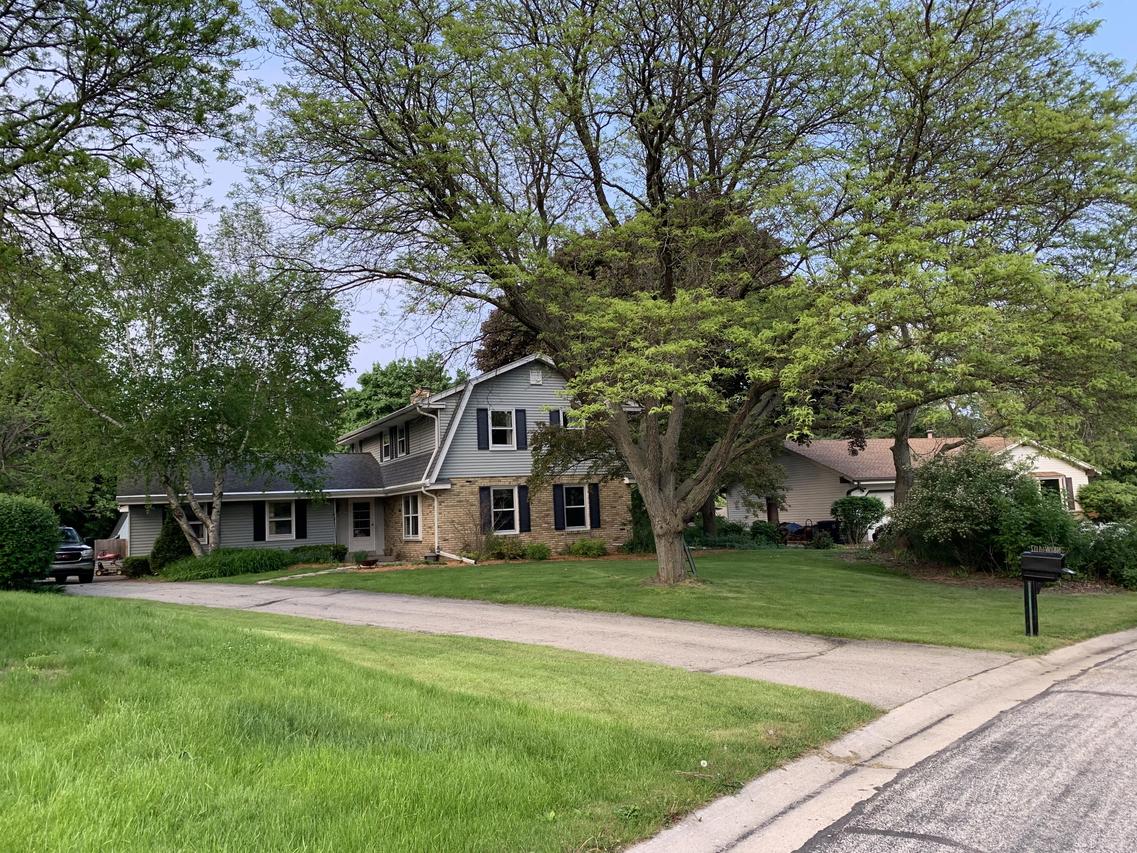N81W14112 Titan Ct, Menomonee Falls, WI 53051