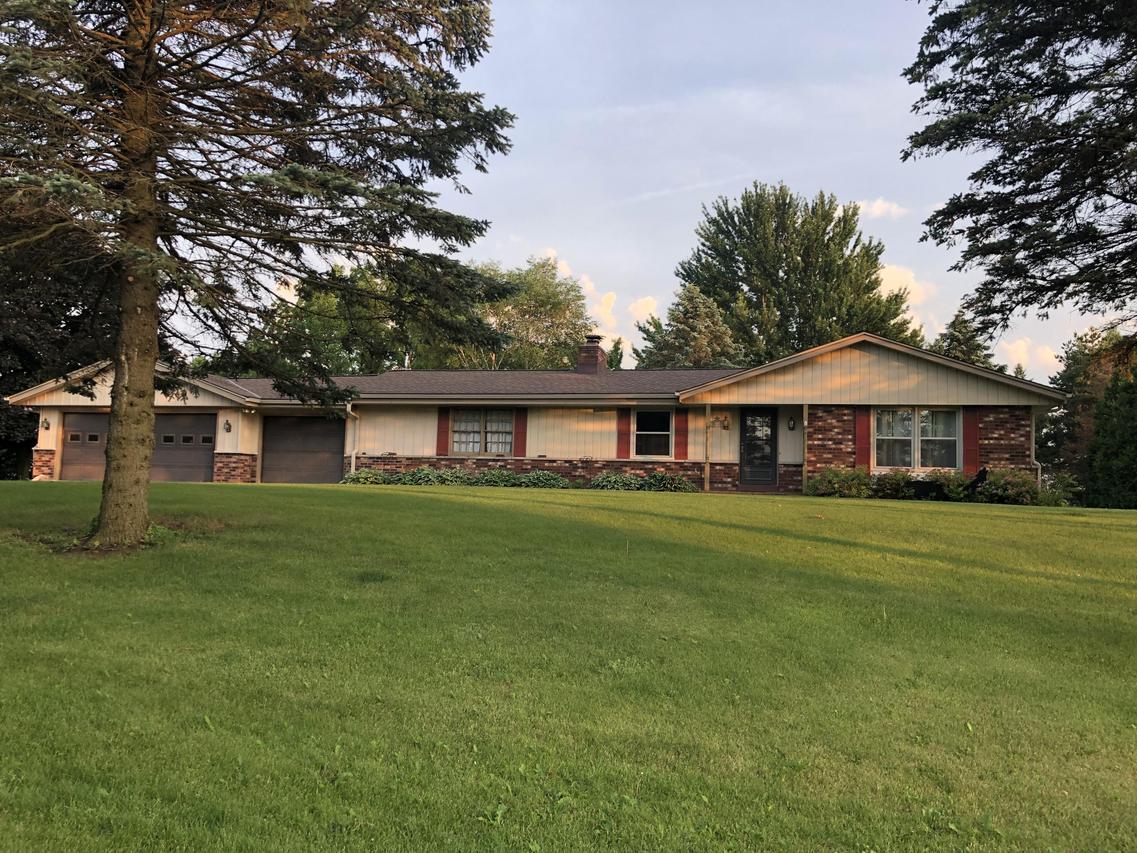 765 Cresthill Ct, Jackson, WI 53012