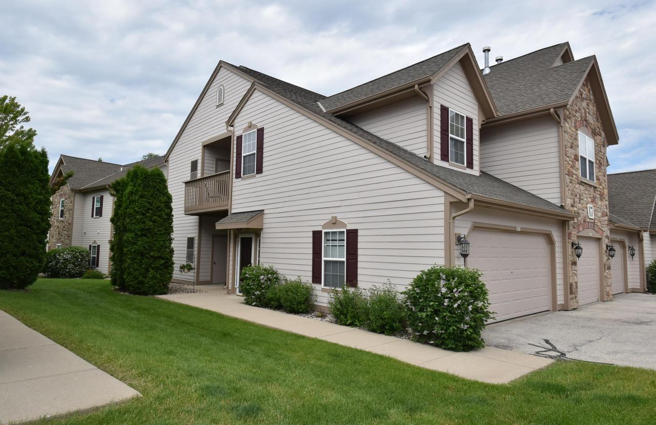 2236 W Vista Bella Dr, Oak Creek, WI 53154