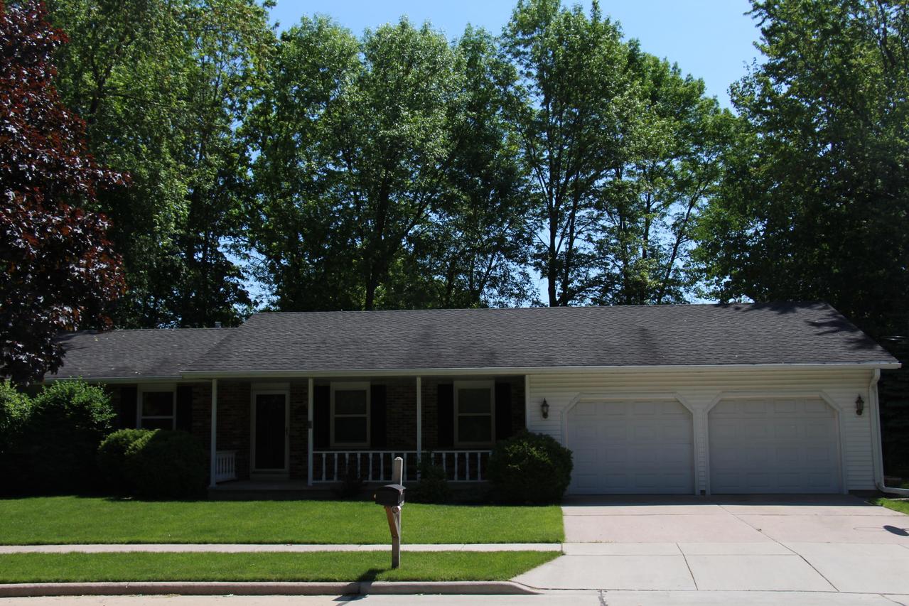 1425 Hazelwood Dr., Manitowoc, WI 54220