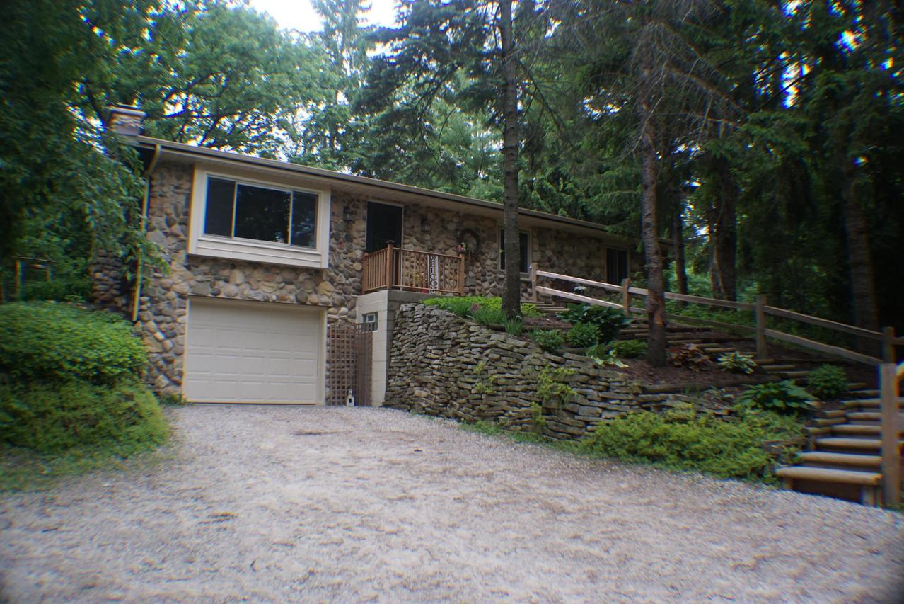 S98W32766 Genevieve Dr, Mukwonago, WI 53149