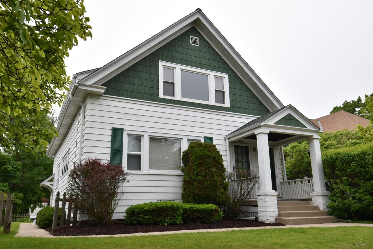 4533 N Bartlett Ave #4535, Shorewood, WI 53211