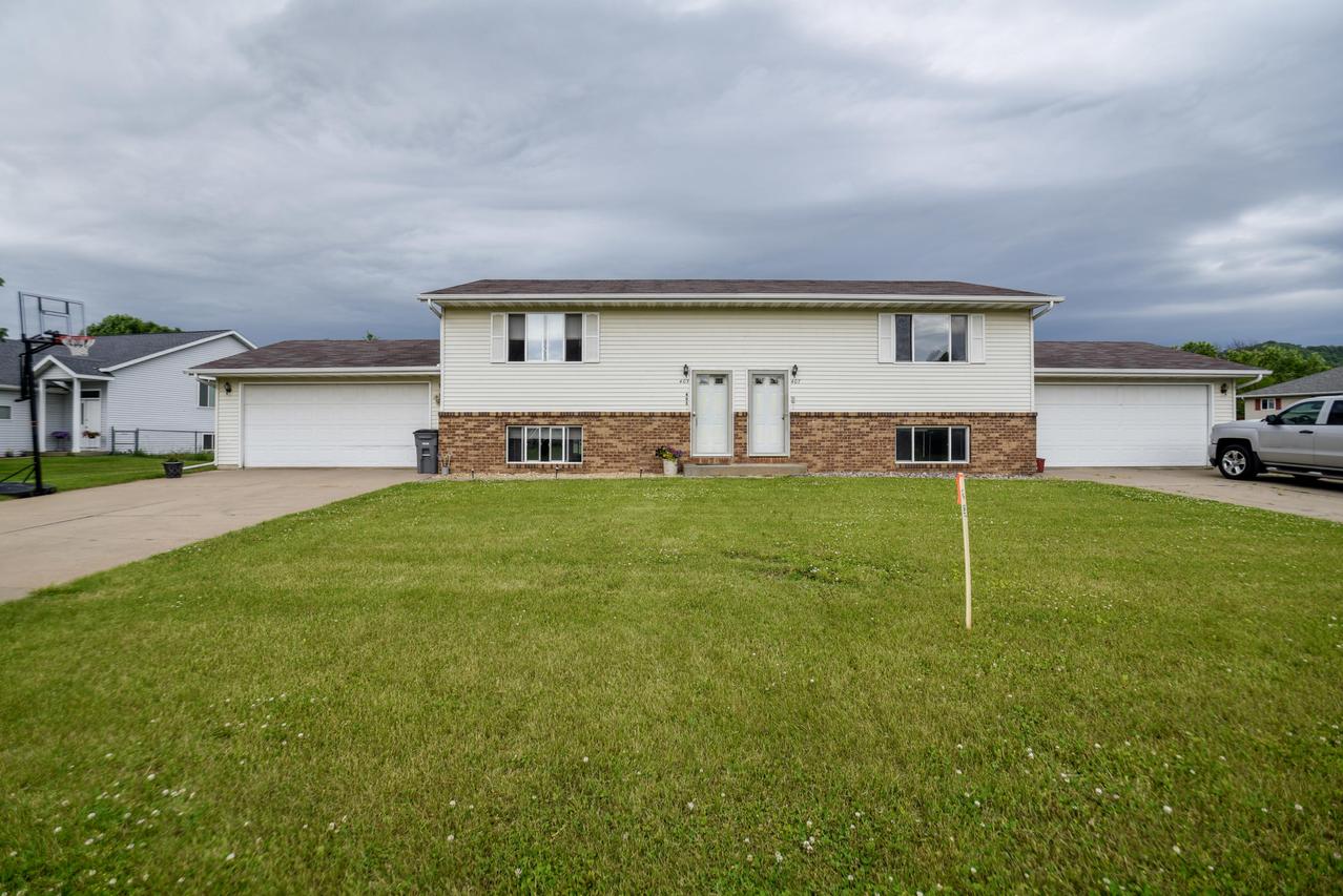 405 Cedar Bird Ln, Holmen, WI 54636