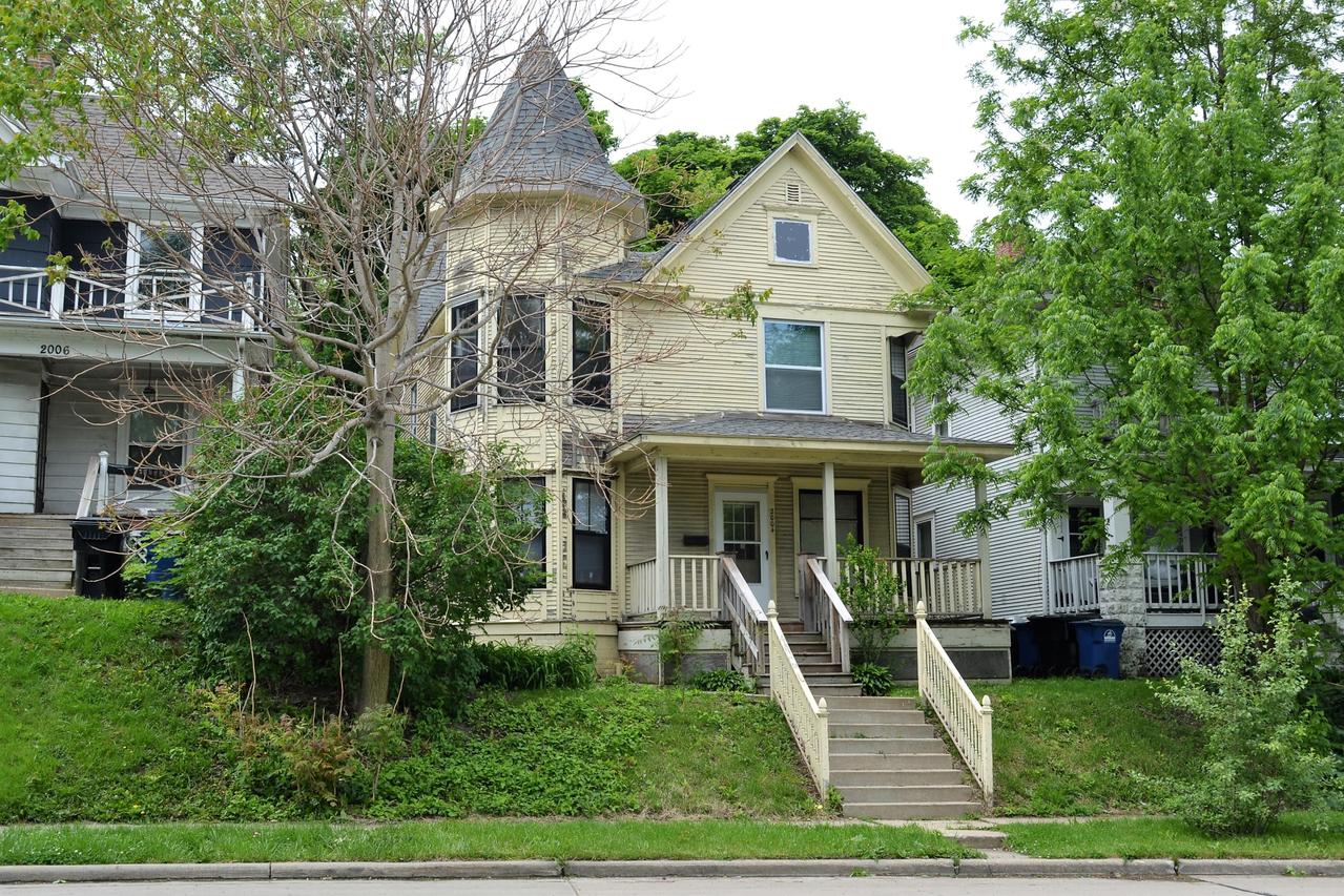 2004 Kinzie Av Ave., Racine, WI 53405