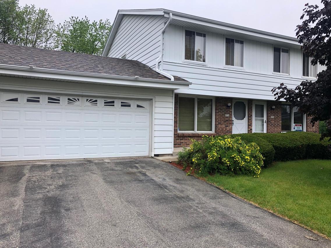 9208 W Green View, Milwaukee, WI 53224