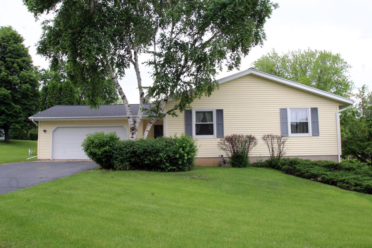 1302 Jamesway, Fort Atkinson, WI 53538