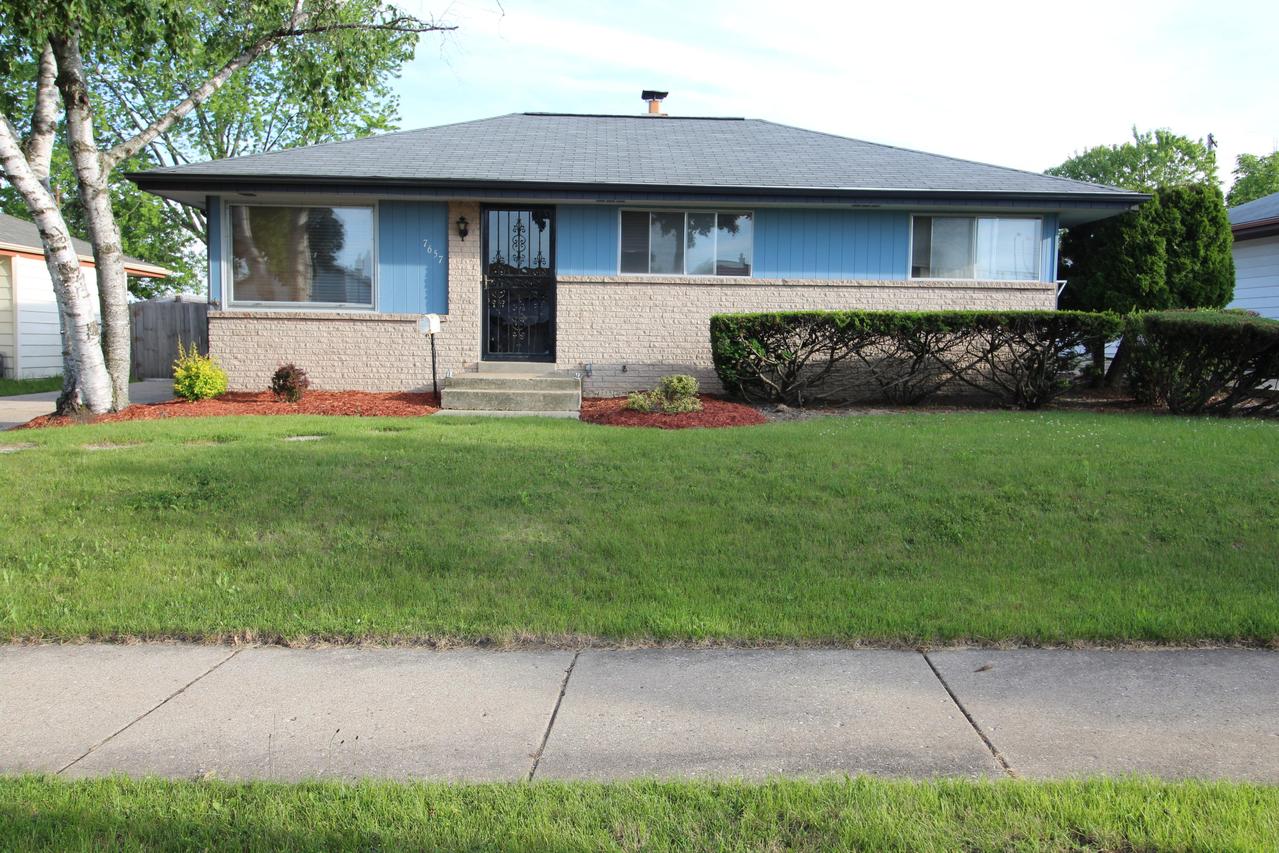 7657 W Clovernook St, Milwaukee, WI 53223