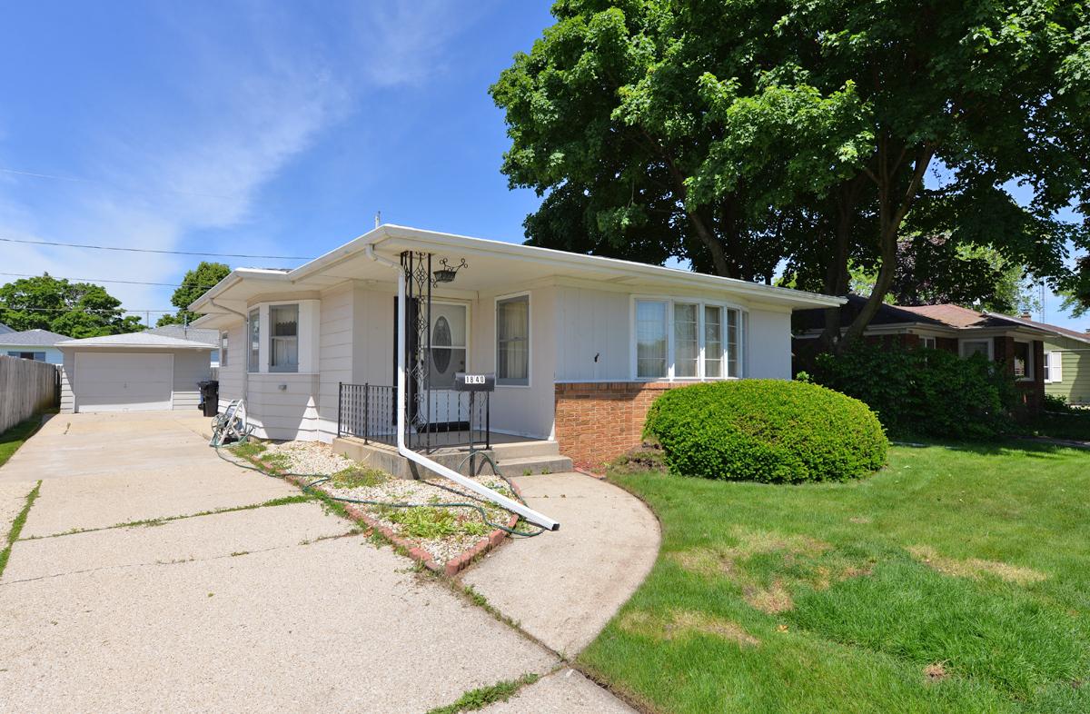 1840 Arcturus Ave, Racine, WI 53404