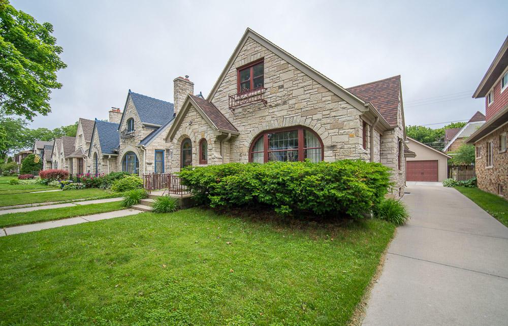 2540 N 62nd St., Wauwatosa, WI 53213