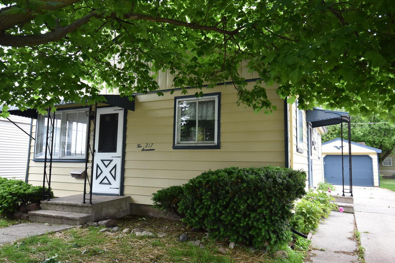 217 Mertens Ave, Racine, WI 53405