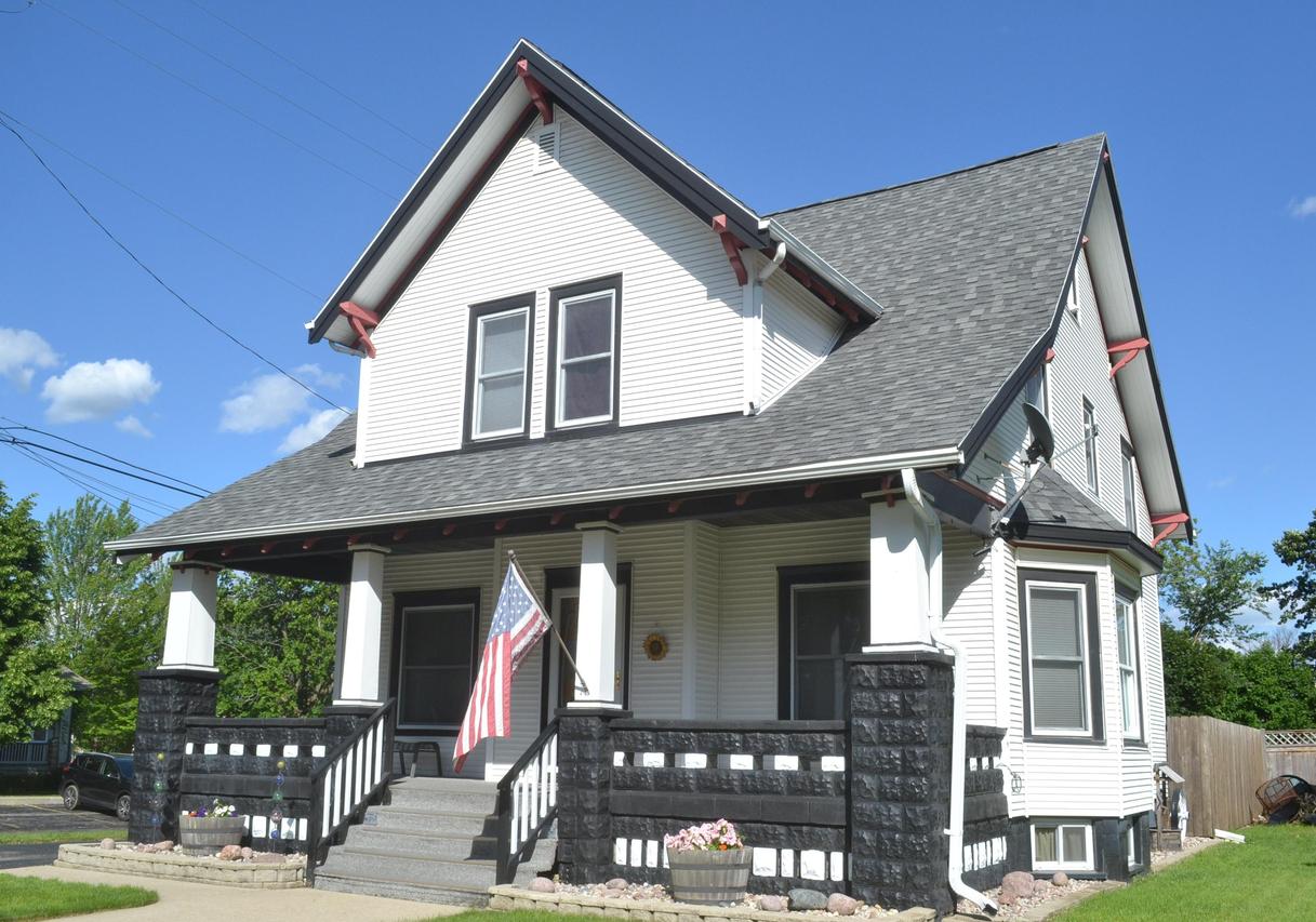 408 Conkey St, Burlington, WI 53105