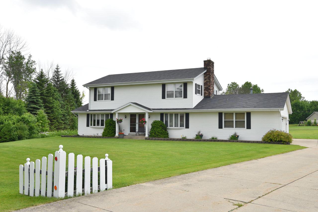 1014 W El Patio Ln, Mequon, WI 53092