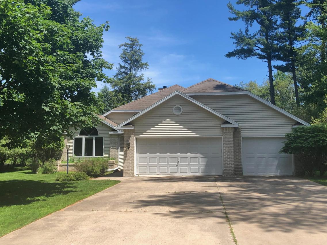 2346 Woodview Ln, Marinette, WI 54143