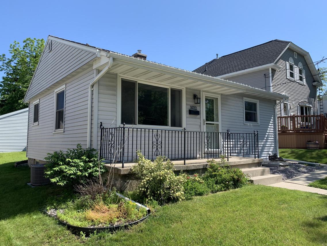 1022 New York Ave, Manitowoc, WI 54220