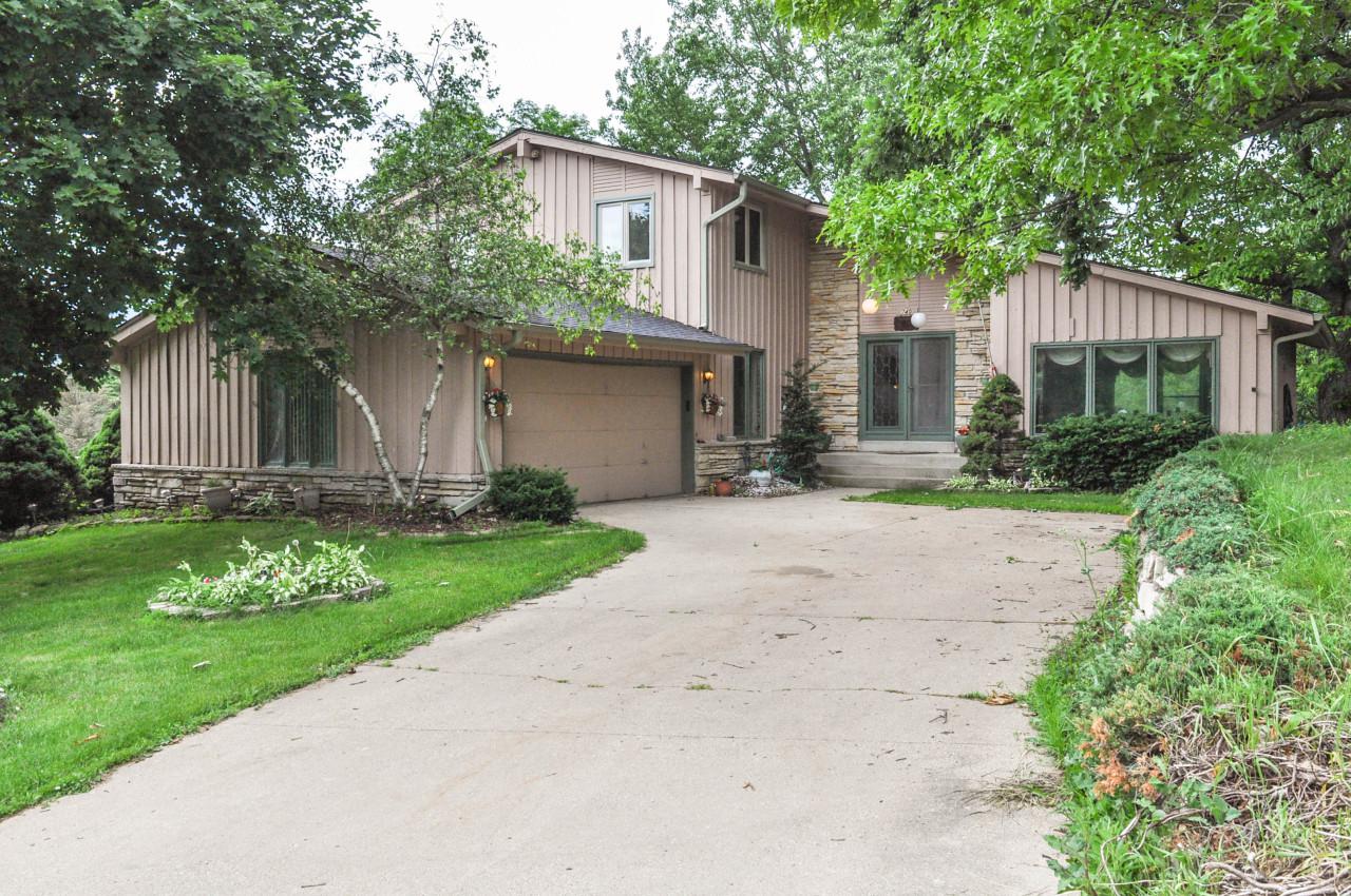 740 Canterbury Cir., Hartland, WI 53029