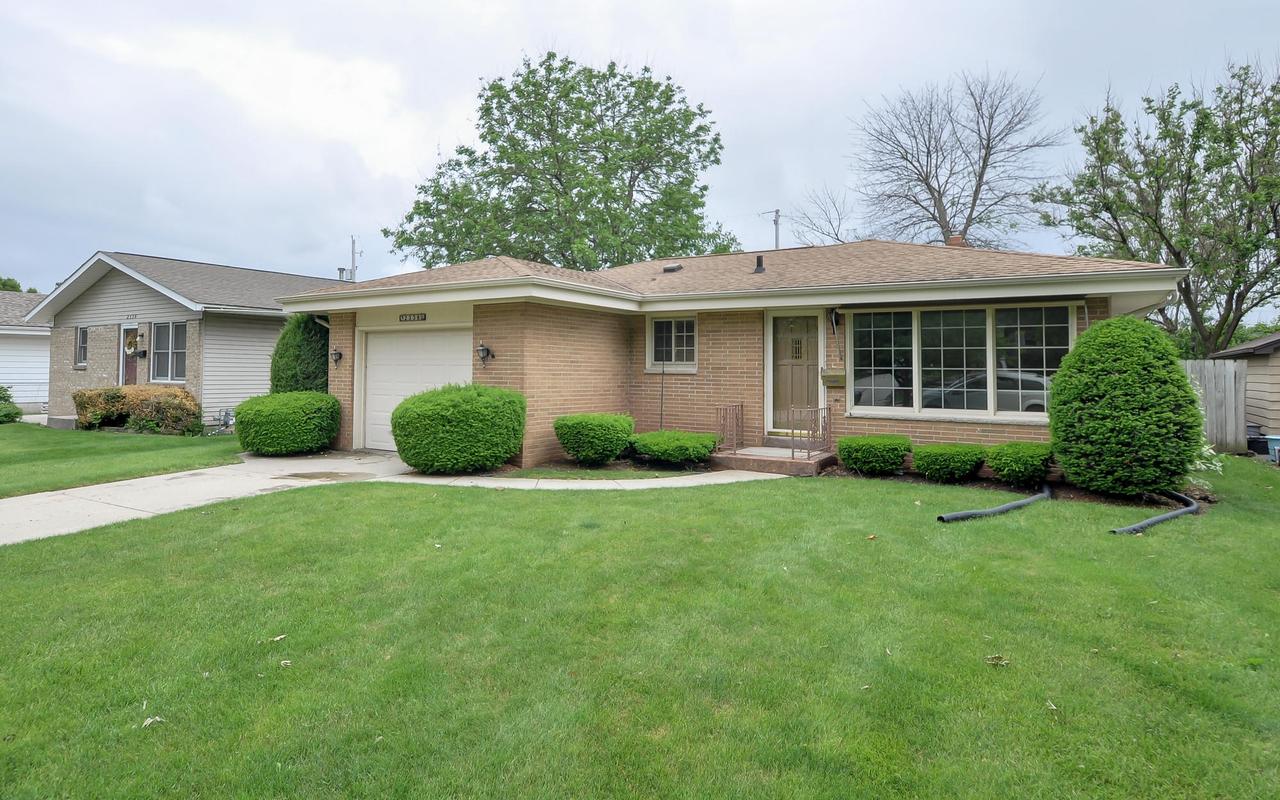 2338 Floyd Dr, Racine, WI 53404