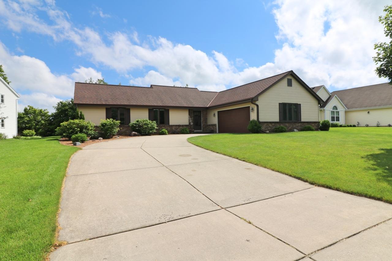 5531 W Beacon Hill, Franklin, WI 53132