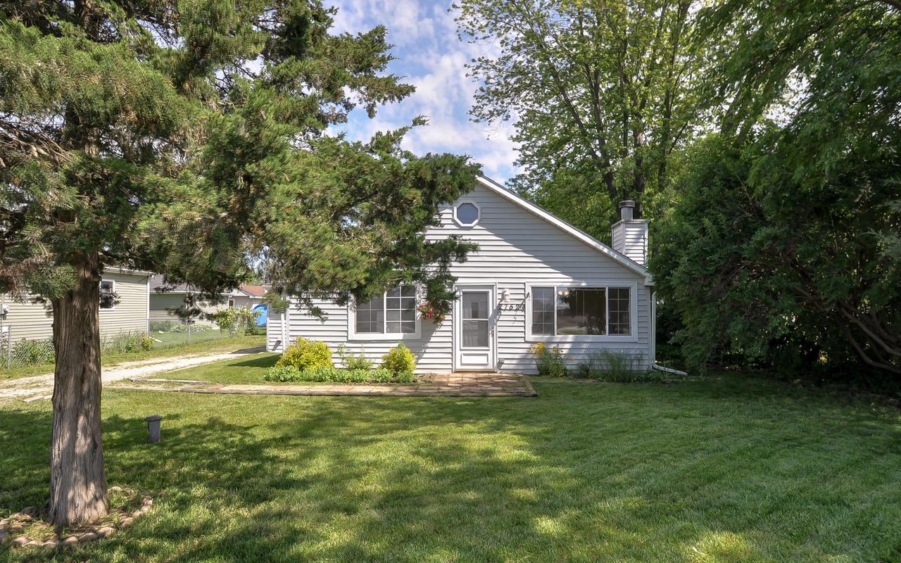 27524 116th St, Salem, WI 53179